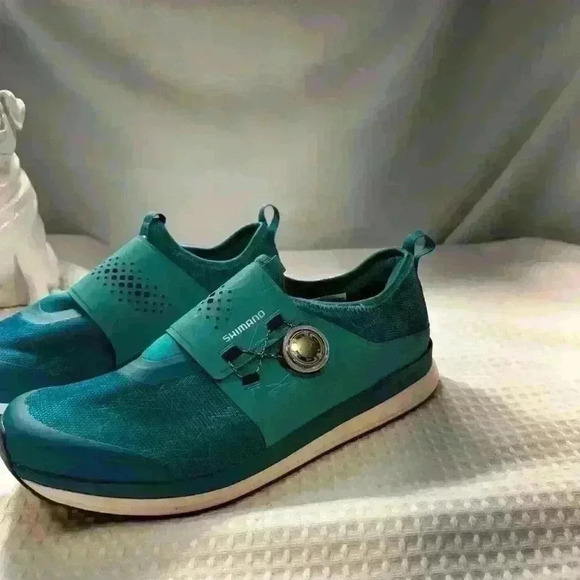 Like New, Never worn. Shimano IC3 biking shoes in sz 42. BOA tightening system. - Picture 4 of 15